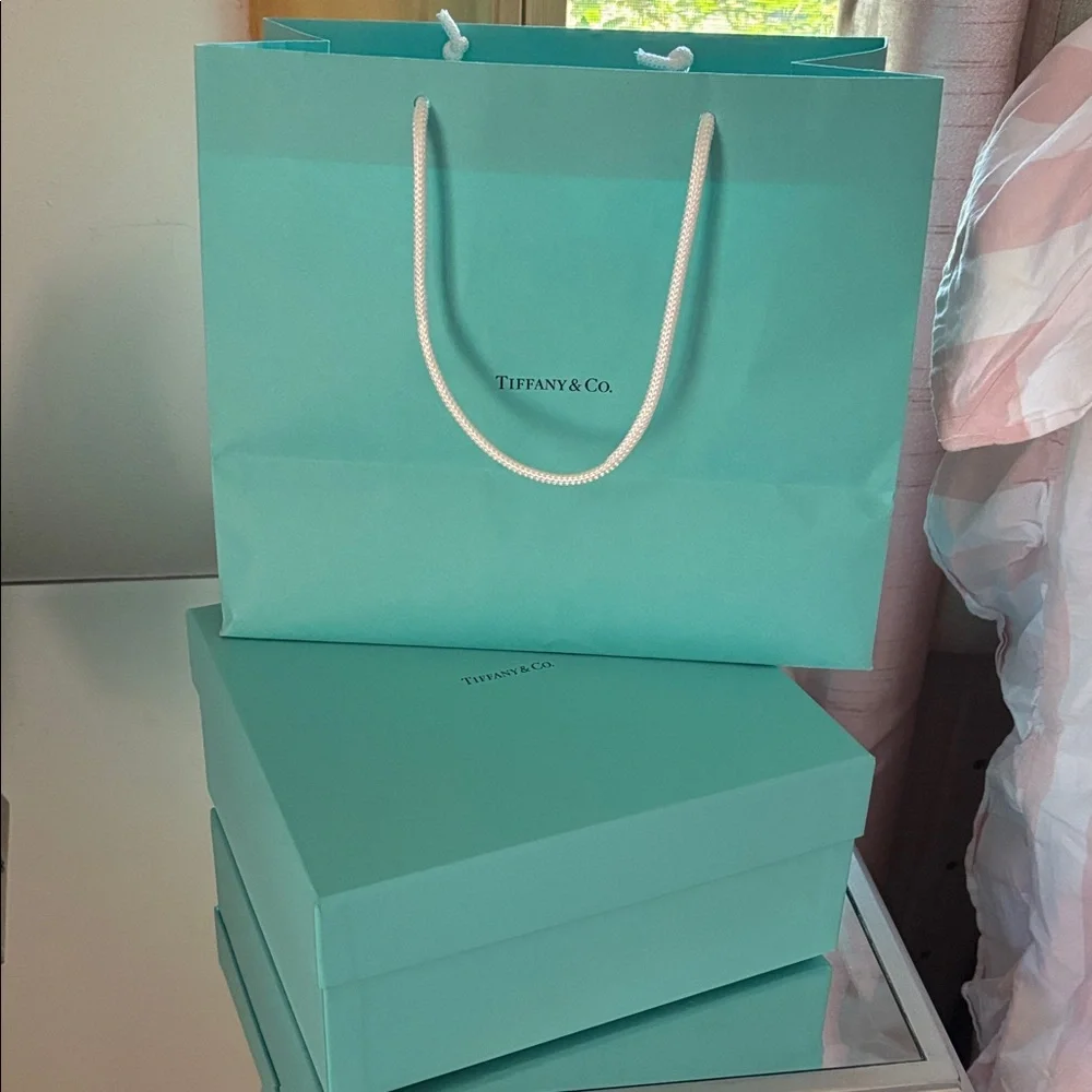 Tiffany’s gift bag and box